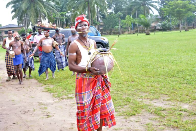 Traditional Entertainers at the Reunion.